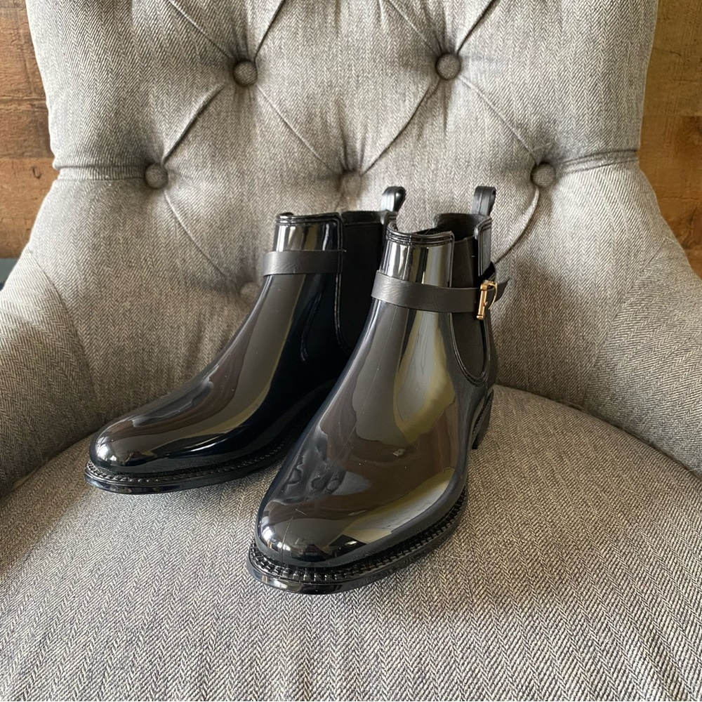 •Henry Ferrera woman’s ankle rain boots•